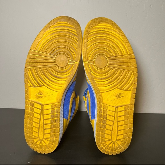 Jordan 1 Retro High OG “Laney” - Picture 4 of 7